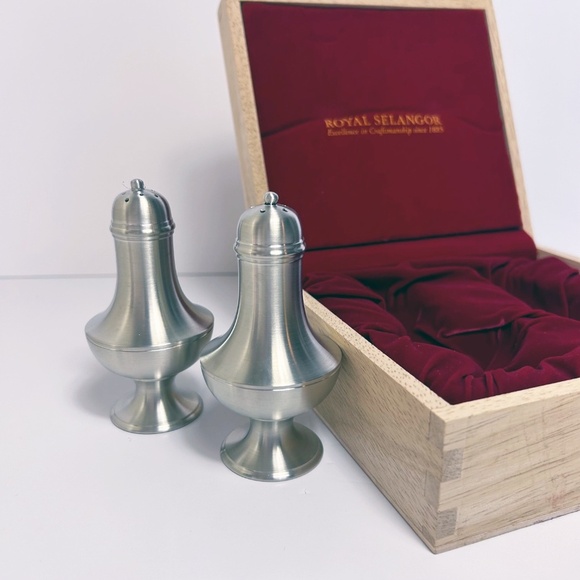 New in Wood Box Royal Selangor Pewter salt & pepper shakers - Picture 2 of 10
